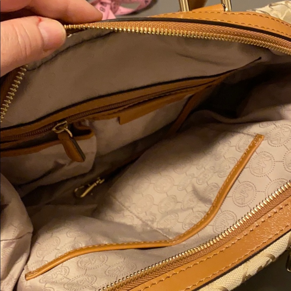 - Michael Kors Bedford Monogram Jacquard  Satchel M - Picture 4 of 8